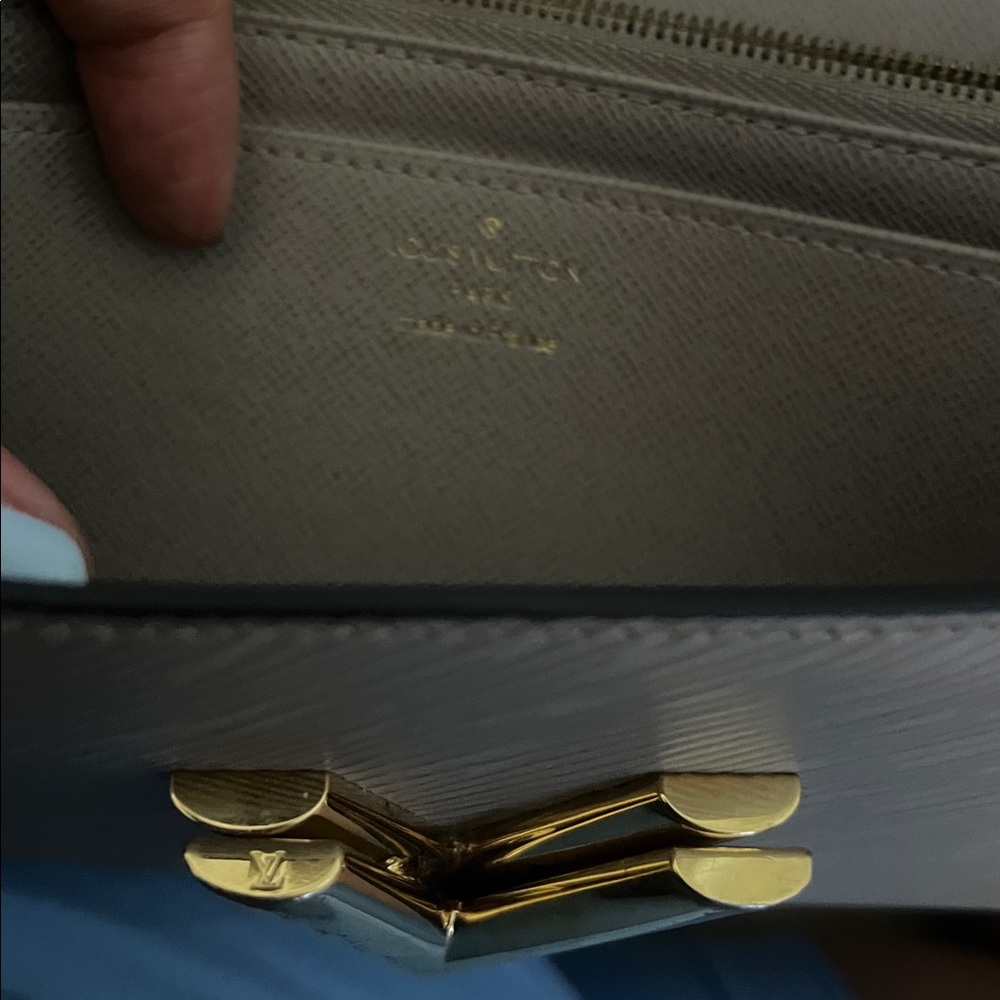 Authentic Louis Vuitton Twist Lock Wallet in Taupe with Gold Hardware LV - Picture 10 of 13